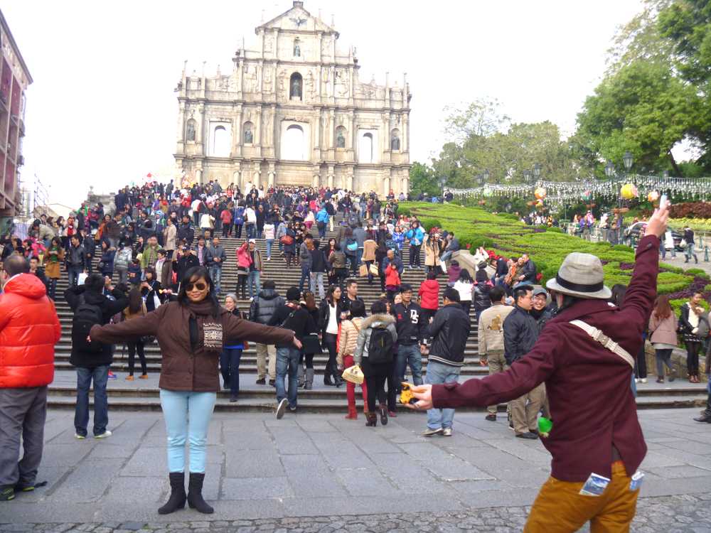 struggles filipinos travelling abroad