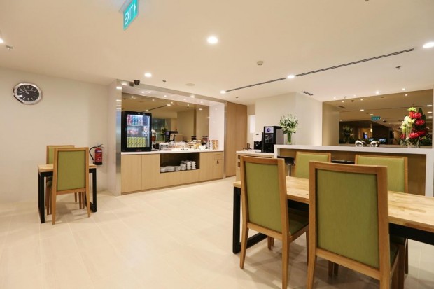 1-for-1 2-hours Lounge Package from Maybank