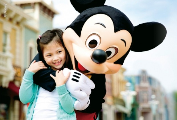 Hong Kong Disneyland Vacation Packages with Cathay Pacific