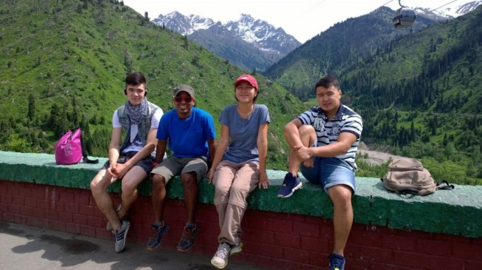 travel make friends
