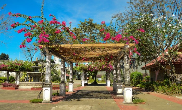 Nayong Pilipino