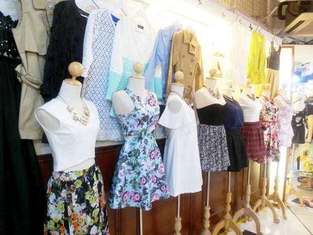 A Guide to Shopping for Clothes On a Budget in Singapore