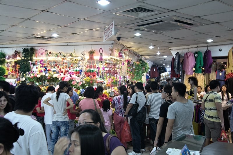 things to do in manila: thrift shopping