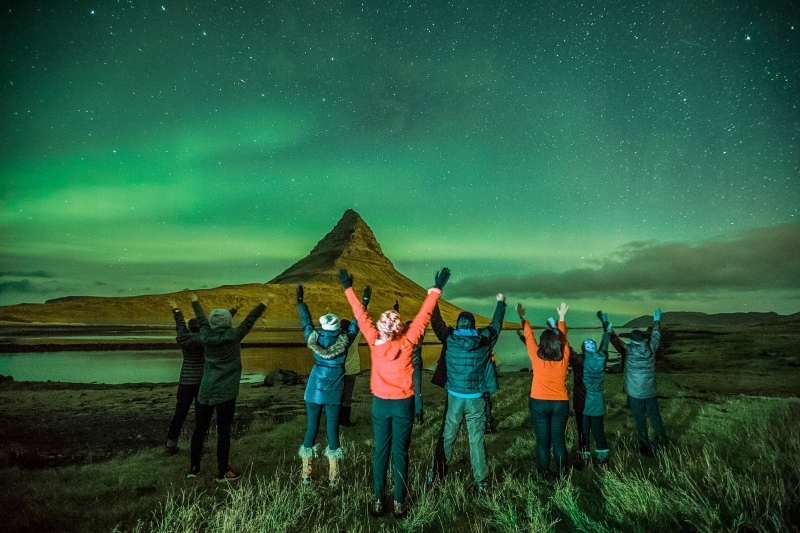 travel time from philippines to iceland