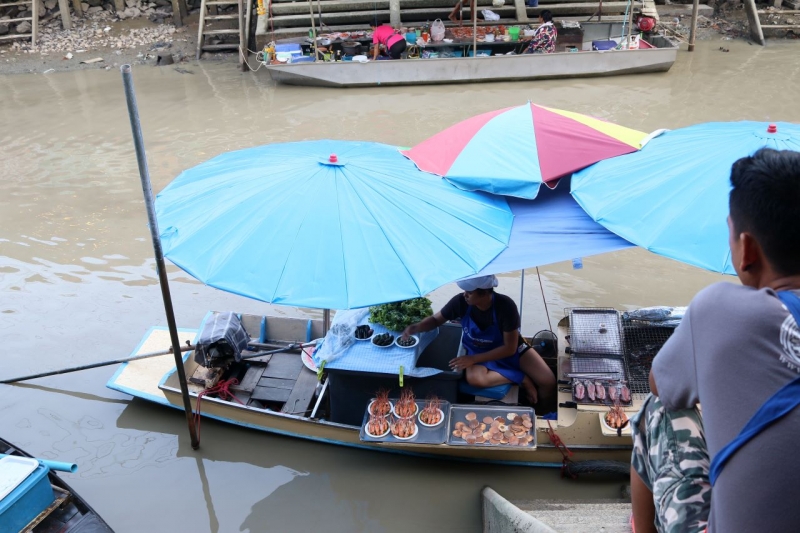 Amphawa Floating Market