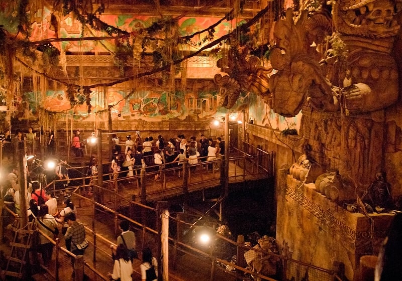 The Complete Guide to Tokyo DisneySea