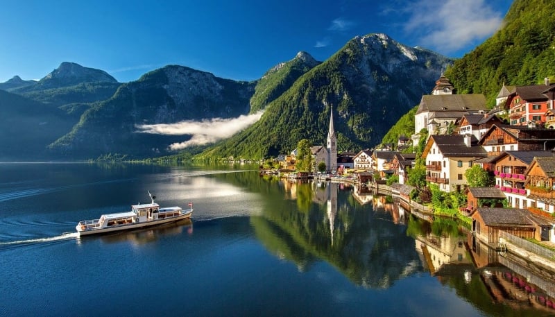 lakeside towns in europe