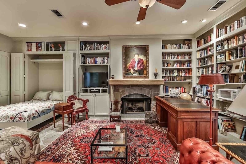 Cosiest Airbnbs With Libraries for Book Lovers