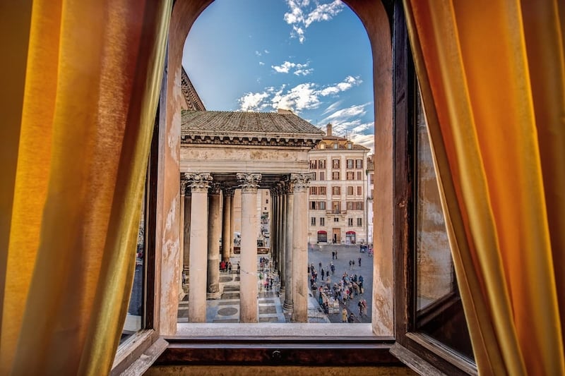 Airbnb near the Pantheon 