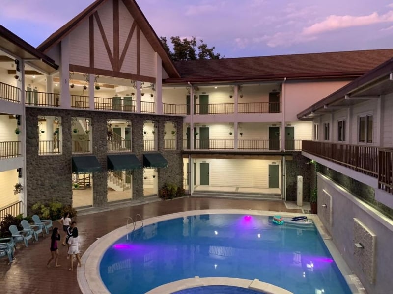 Sola Hotel swimming pool