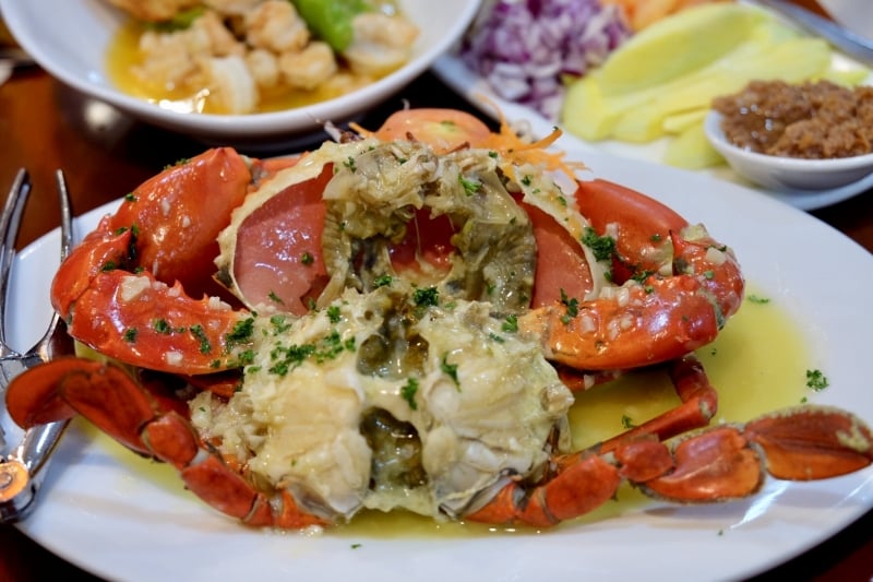 garlic and butter crab at obama grill