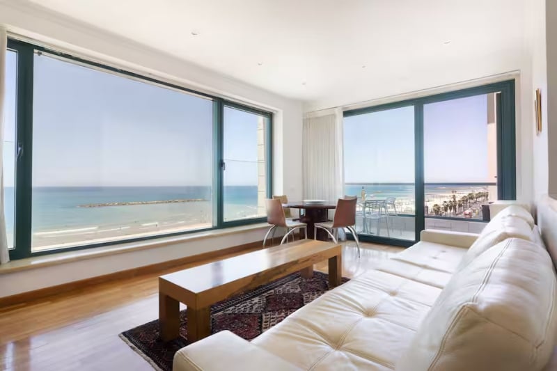 Airbnb Tel Aviv Beach views