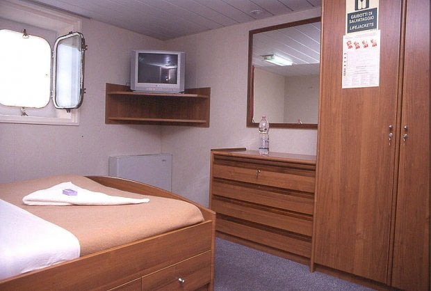 cargo ship travel cabin