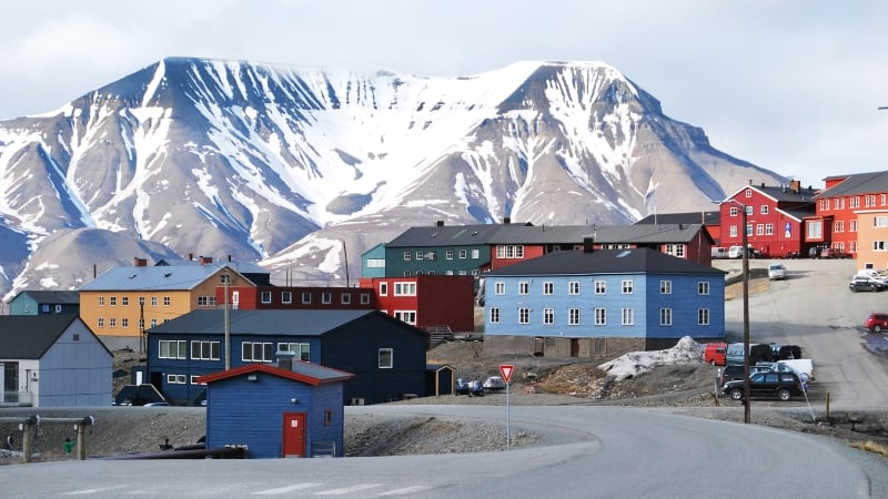 another angle of longyearbyen