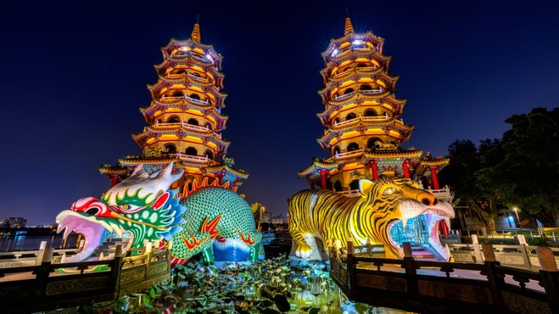 dragon and tiger pagodas, kaohsiung