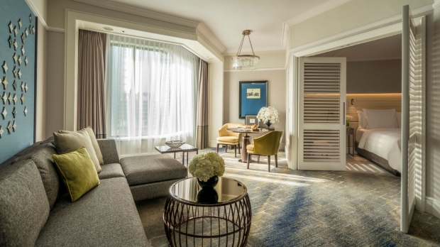 Weekend Bed & Breakfast with Up to 18% Savings in Four Seasons Hotel Singapore