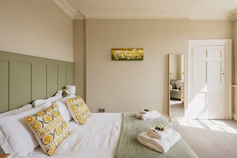 Airbnb Bath near Roman Baths 