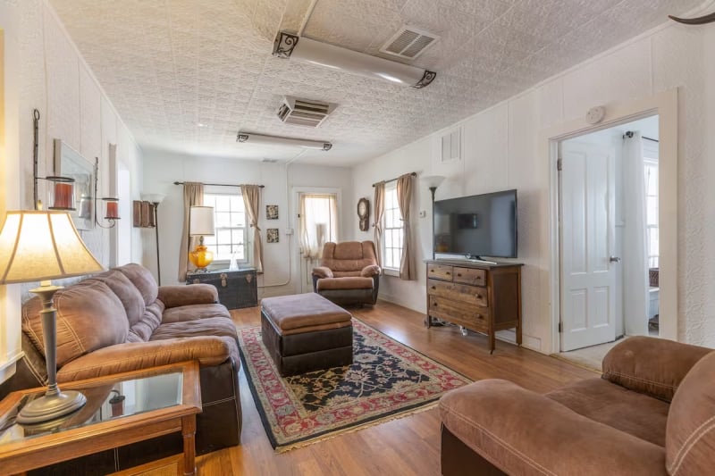 Airbnb in Johannesburg California
