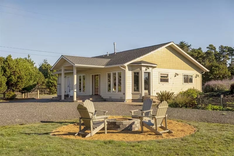 coastal farmhouse Airbnb Stays in Fort Bragg