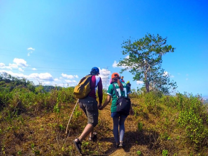 first date hiking mountains