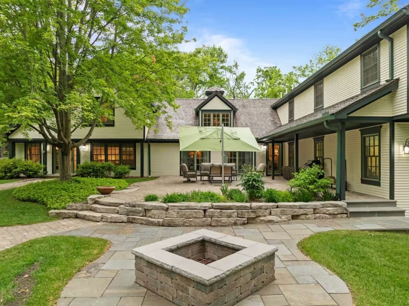 lakeside Airbnb stays in Lake Geneva