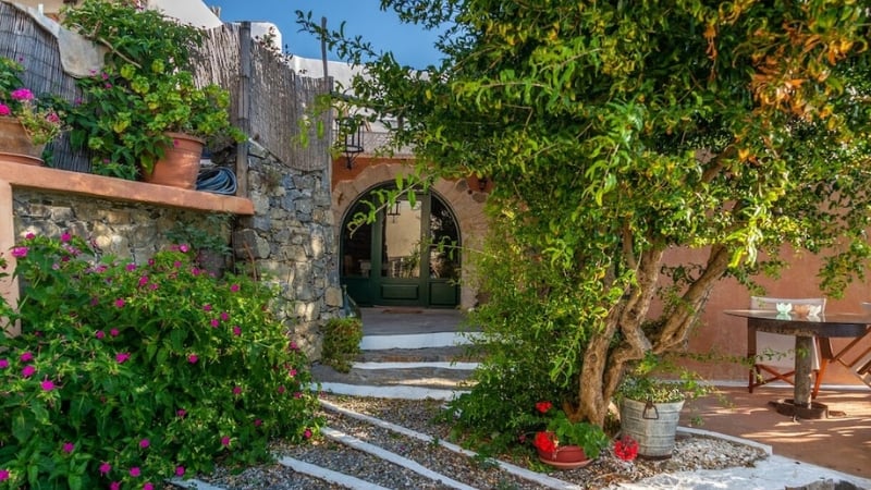 airbnbs in greece