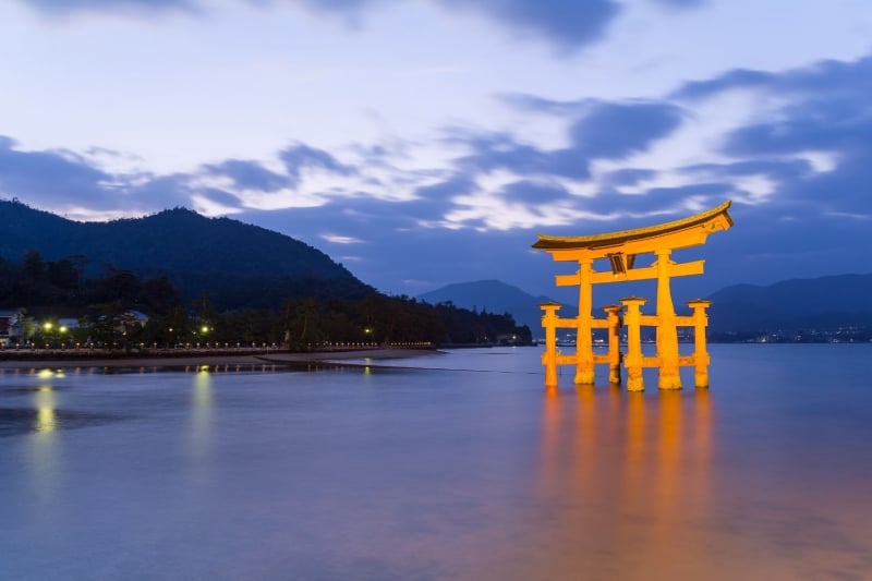 itsukushima shrine japan
