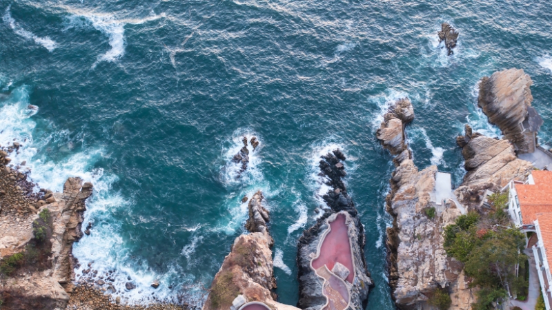 cliffs of acapulco, mexico