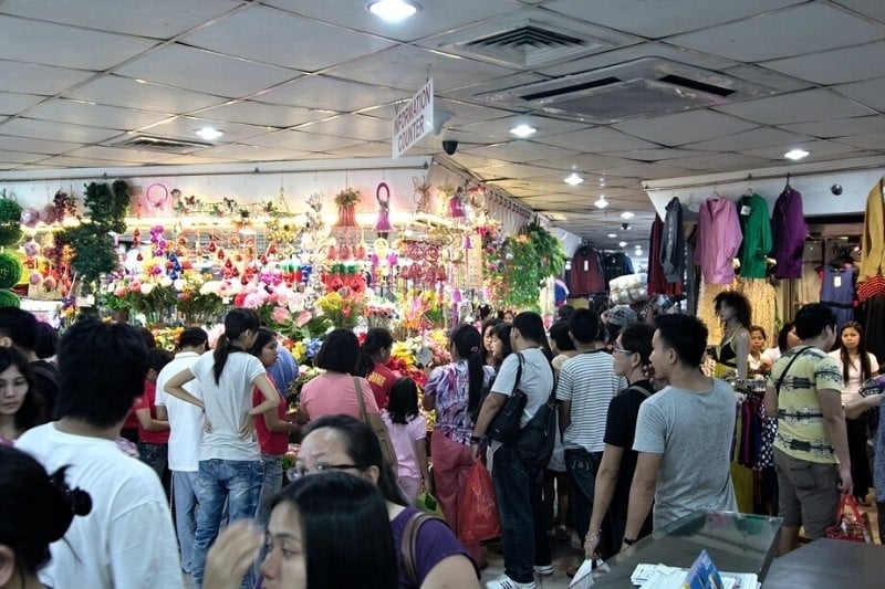 Manila store offers fix for bagaholics on a budget