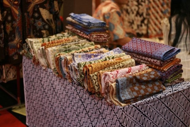 Vải in hoa văn Batik Du Lịch Indonesia