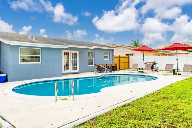 exquisite pool view of Airbnbs in Miami