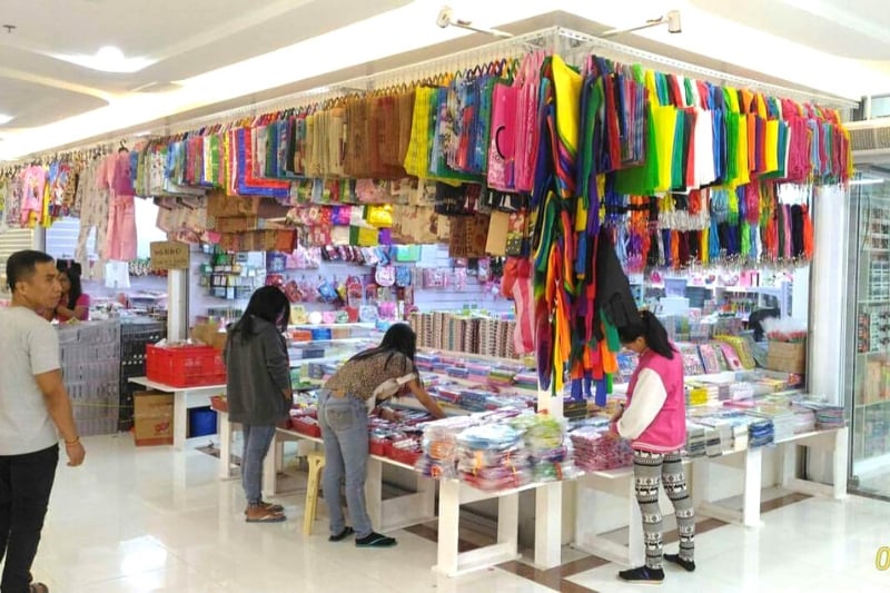 Manila store offers fix for bagaholics on a budget