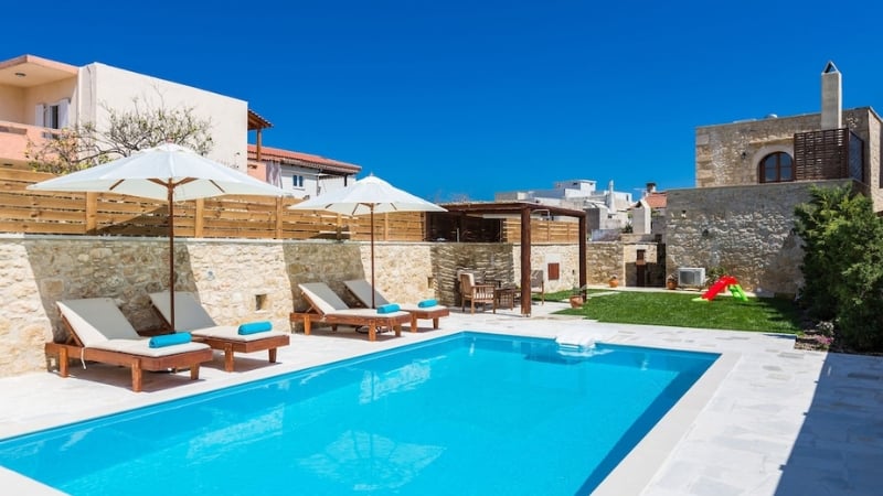 airbnbs in greece