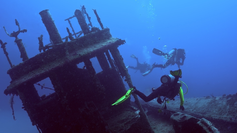 wreck diving