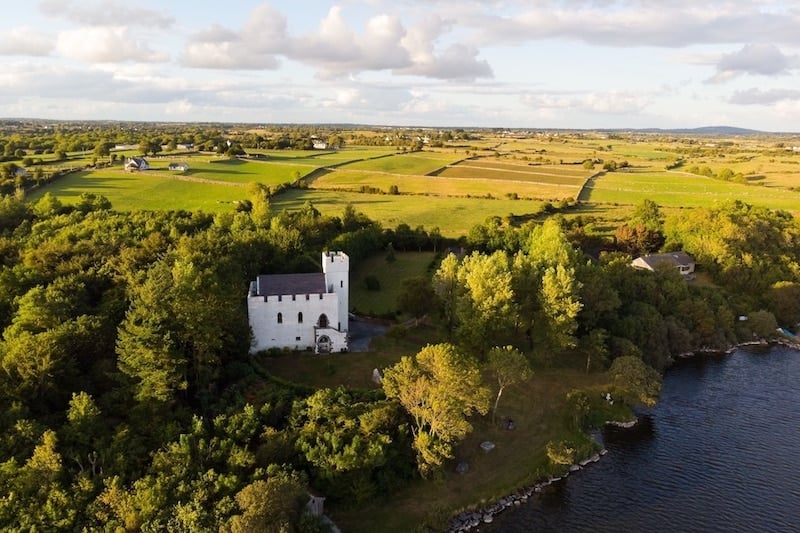 Best Castles for Rent in Ireland: Carraigin Castle 