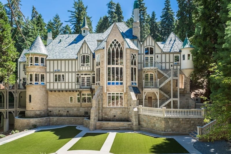US Castles for Rent: Castle in the Forest in California, America
