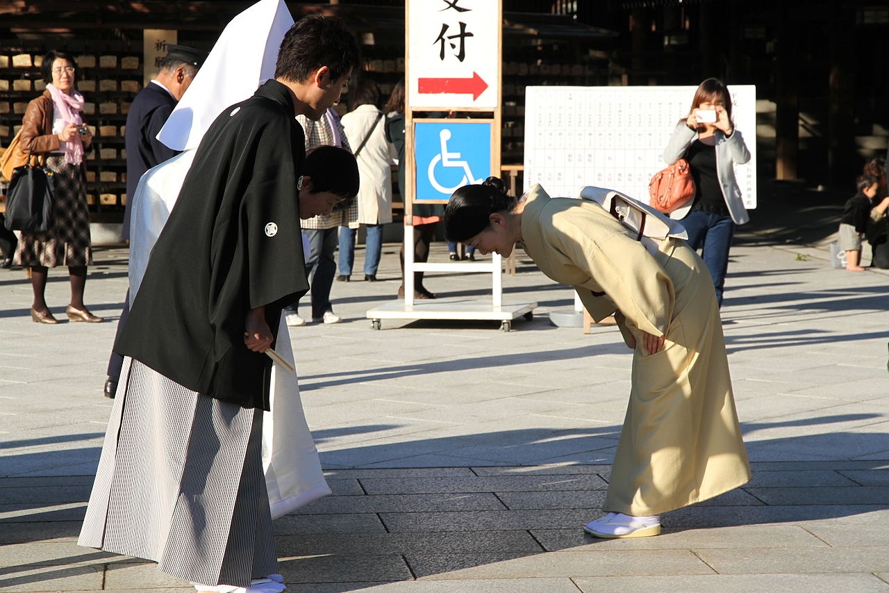 Japanese people bowing