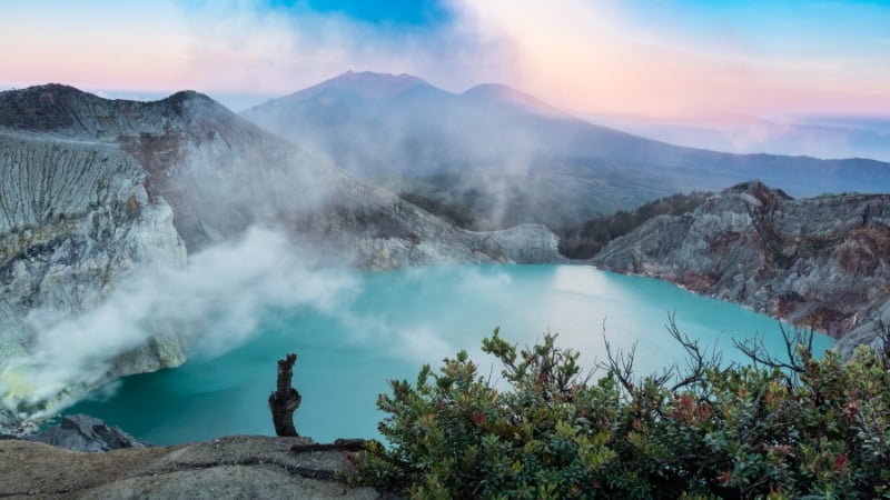 ijen crater crater lake indonesia