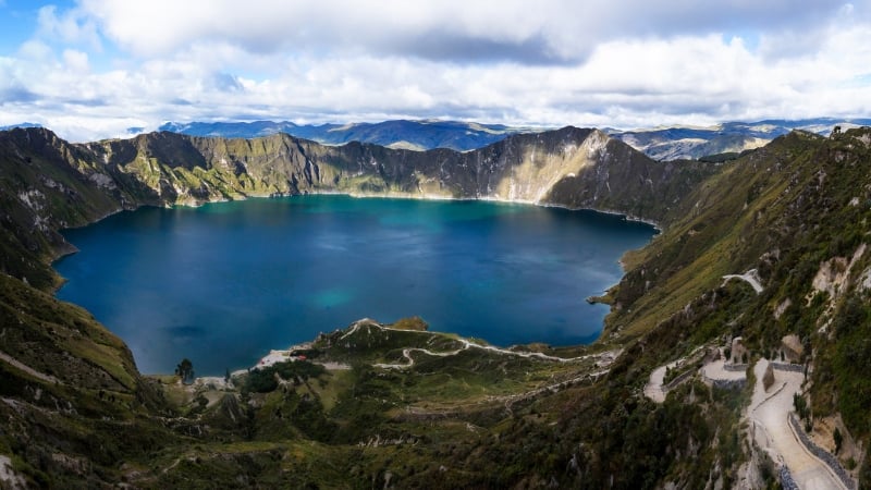 quilotoa lake ecuador crater lake