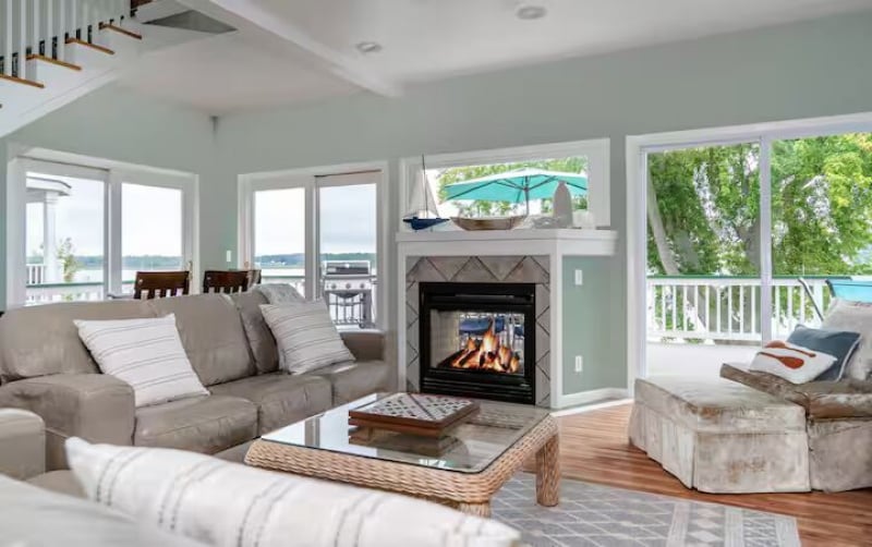 Airbnb stays in Lake Geneva with lake view