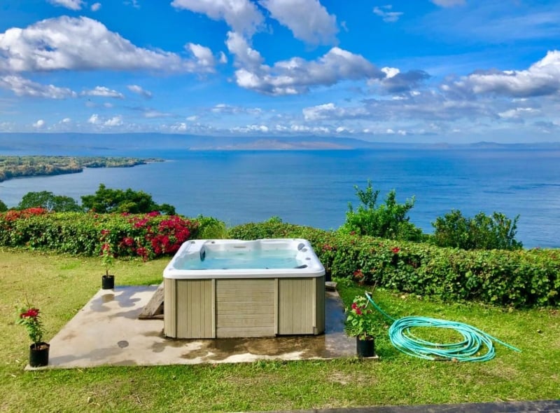 hot tub overlooking ocean Batangas