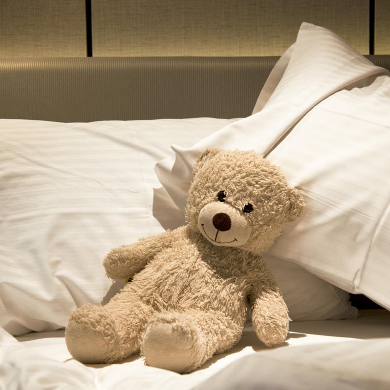 I m teddy bear. Тедди Беар. Плюшевый мишка. Кровать "мишки". Плюшевый мишка на кровати.