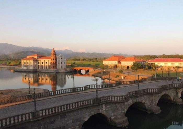 Las Casas Filipinas de Acuzar