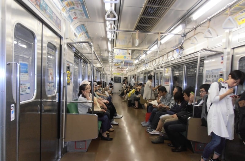 japan train etiquette