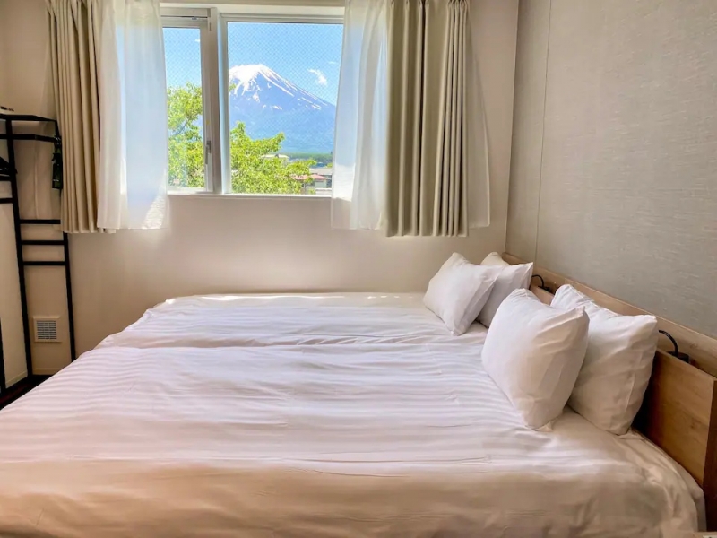 minimalist room mount fuji airbnb