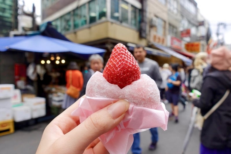 food in tsukiji outer market