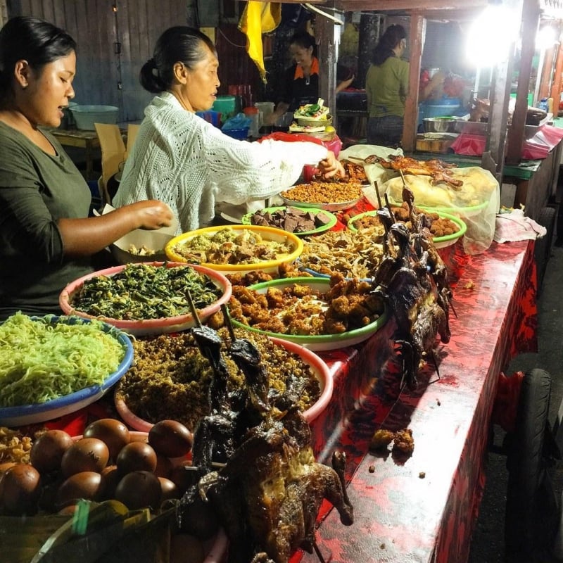 things to do in ubud: gianyar night market