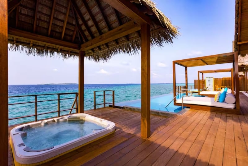 Overwater villa Airbnb Maldives 