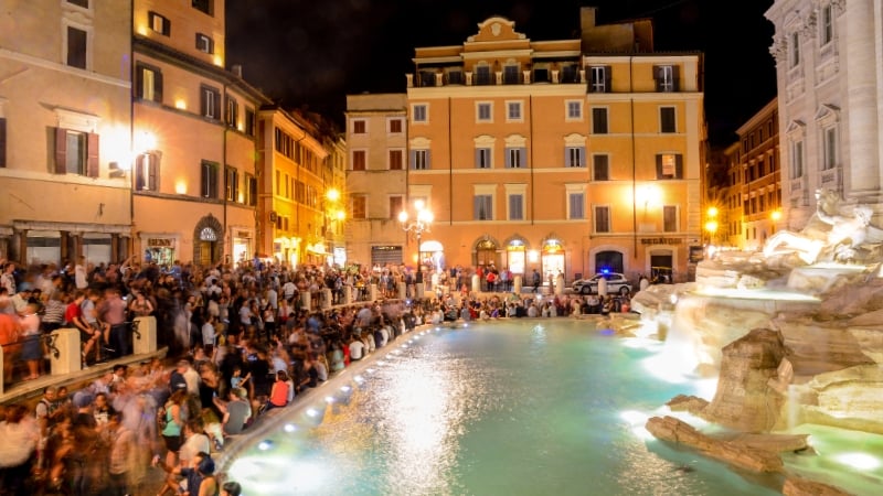 crowds in front of the trevi fountain