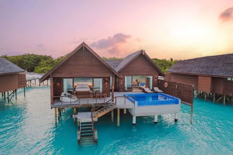 Overwater villa Airbnb Maldives 